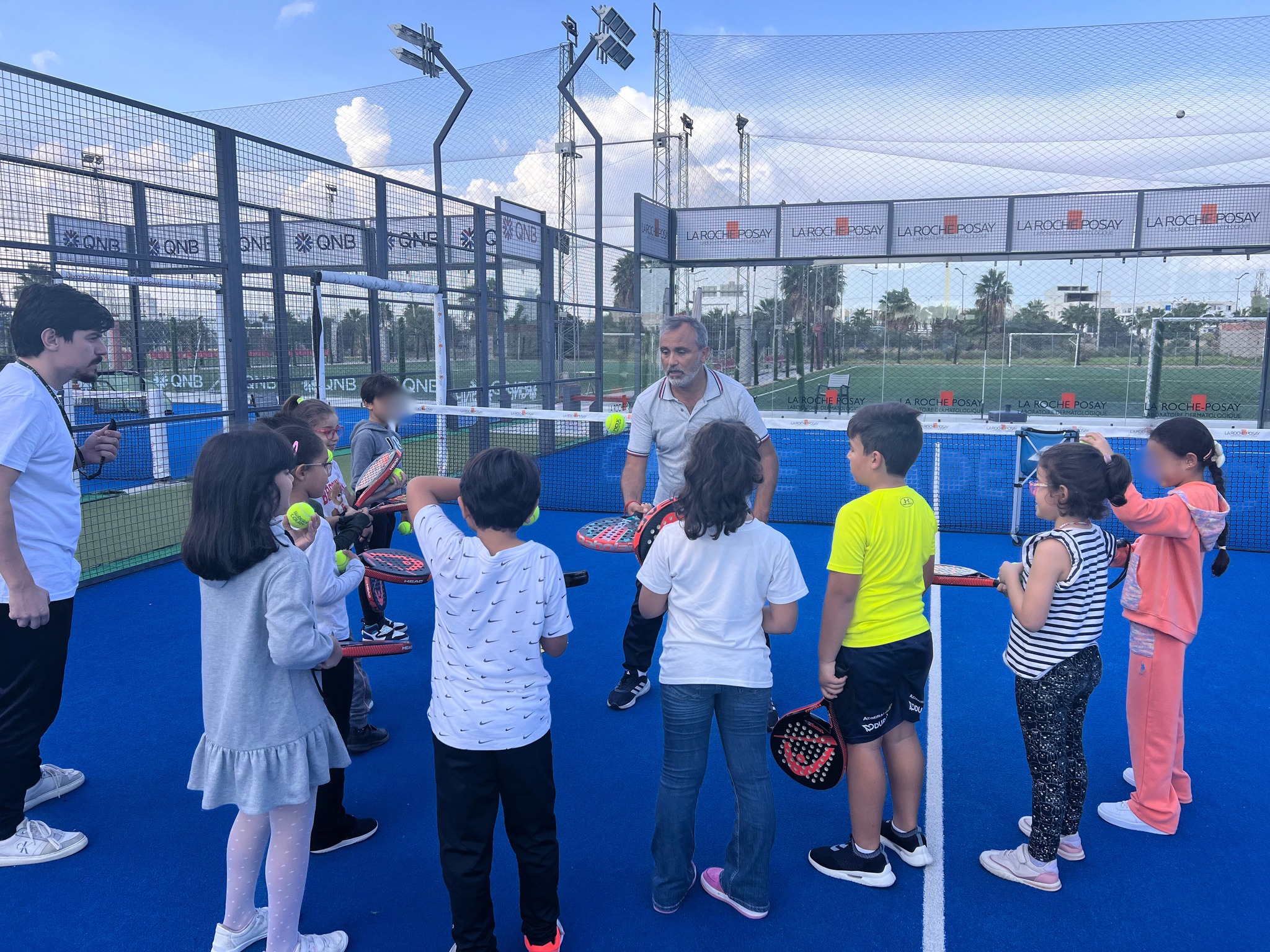 Lire la suite à propos de l’article Les élèves de CE1 découvrent le padel avec enthousiasme