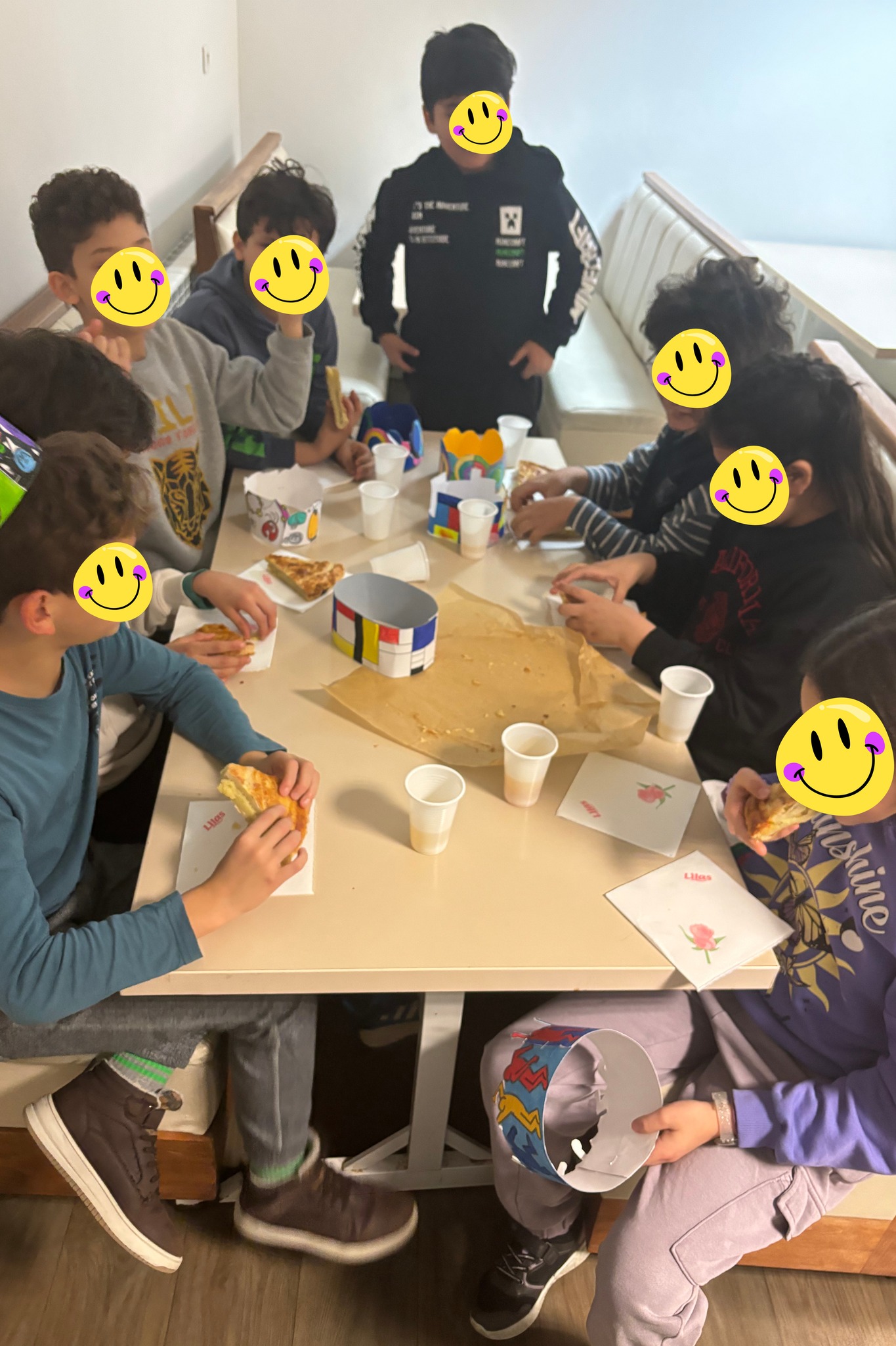 Lire la suite à propos de l’article Les CM1 célèbrent l’Épiphanie avec créativité et gourmandise ! 🥧✨