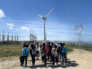 Lire la suite à propos de l’article GSRD LAC : visite de la centrale éolienne de Metline par les élèves de CM1