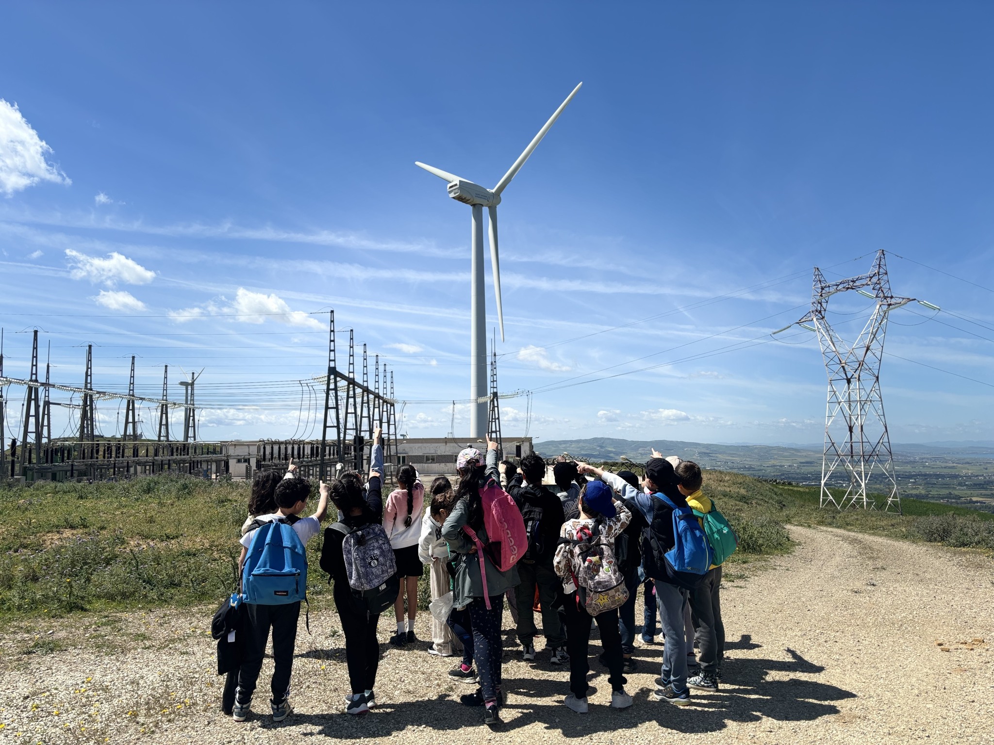 Lire la suite à propos de l’article GSRD LAC : visite de la centrale éolienne de Metline par les élèves de CM1