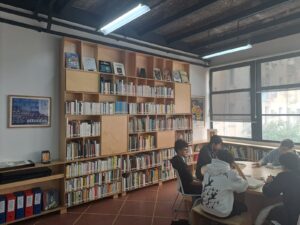 Lire la suite à propos de l’article Sortie culturelle au Centre d’art contemporain 32 bis pour les élèves de 2de C – GSRD Lac